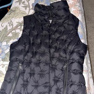 Woman’s small north face vest